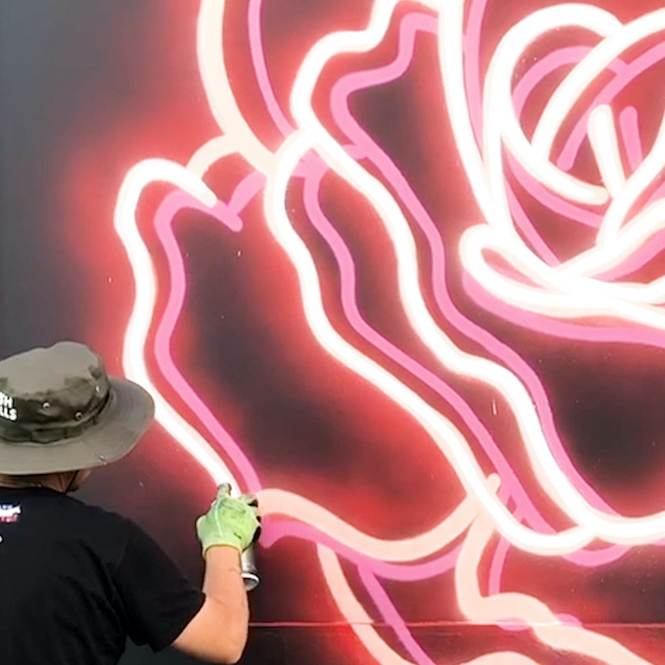 How fake neon signs are created with spray paint 🎨 / X