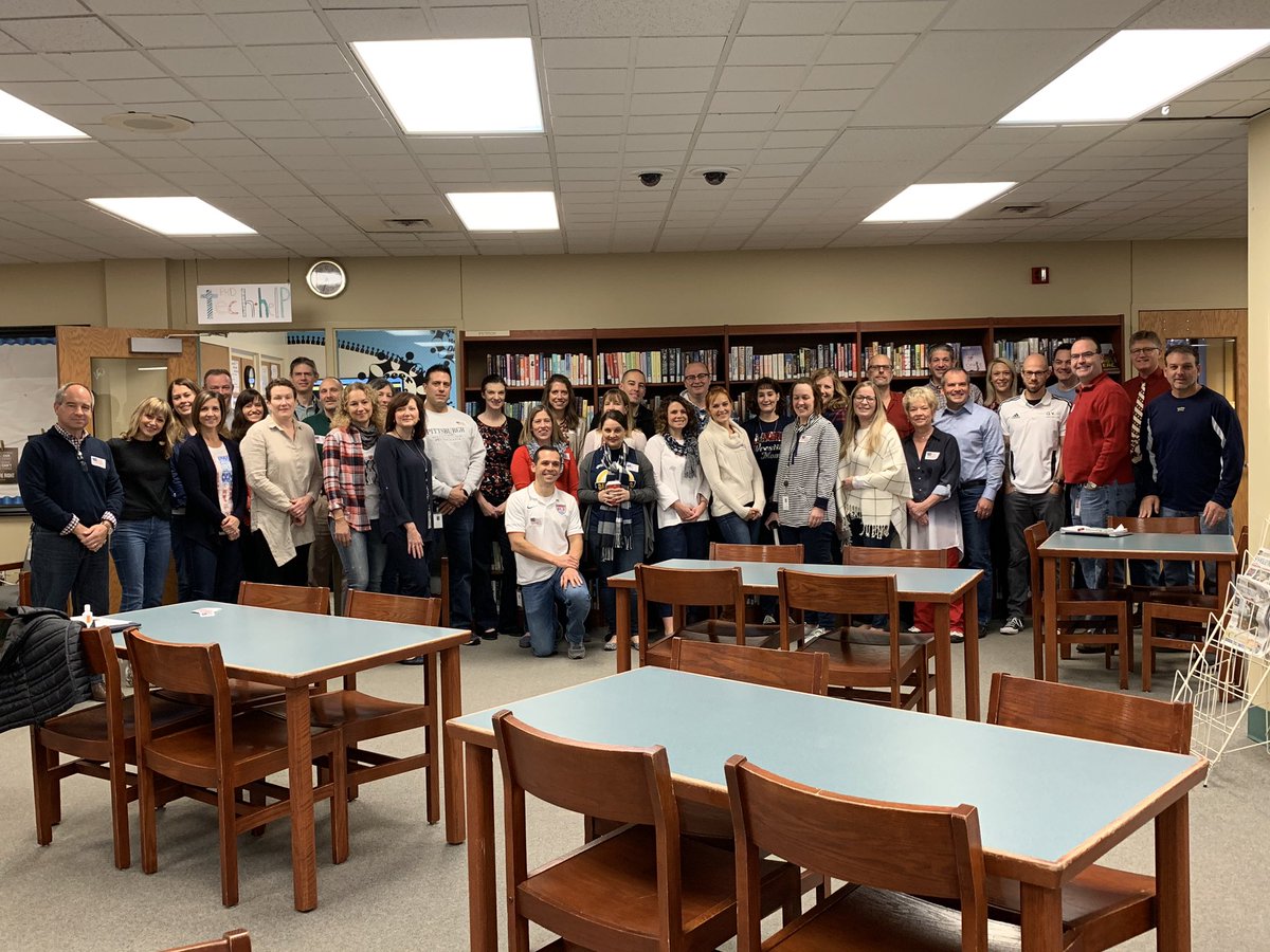 RHollein's tweet photo. Another exciting day @QVHSLibrary:  Ts honoring Veterans, Ss creating digital book reviews in #DestinyDiscover for ELA class &amp; using library databases w/#NoodleTools for MLA8 citations and SOAPSTone annotations for Global Civics. Great collaboration with Ts &amp; Ss. https://t.co/8BMLk9Csz4