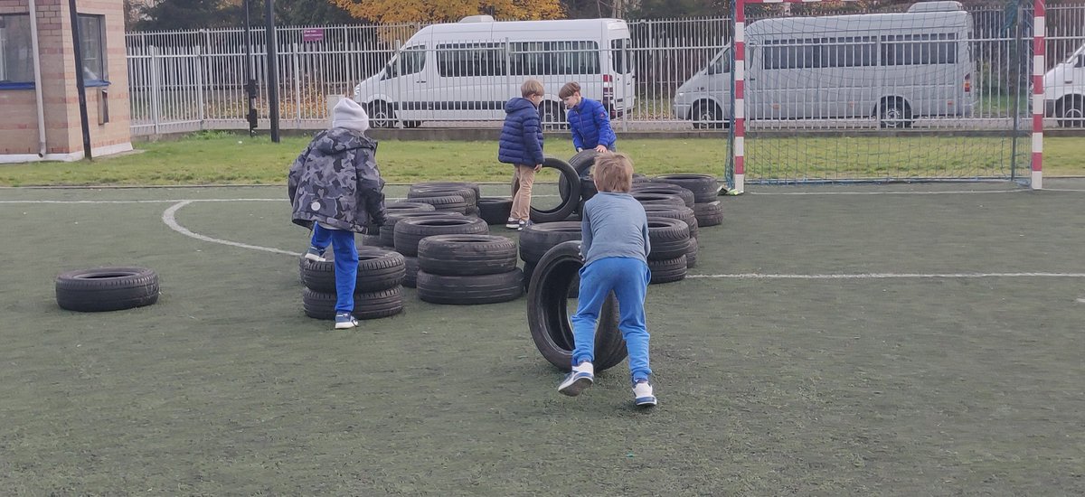 BarnesAubri's tweet photo. First day of PLAYing with Large Loose Parts on the big playground! @ASW_Warsaw @OPALOutdoorplay @mlrose14 @ASWPYPPrincipal #learnthroughplay #maketheworldyourclassroom #inquiry #pyp #outdoorplay https://t.co/prWc3tvUSu