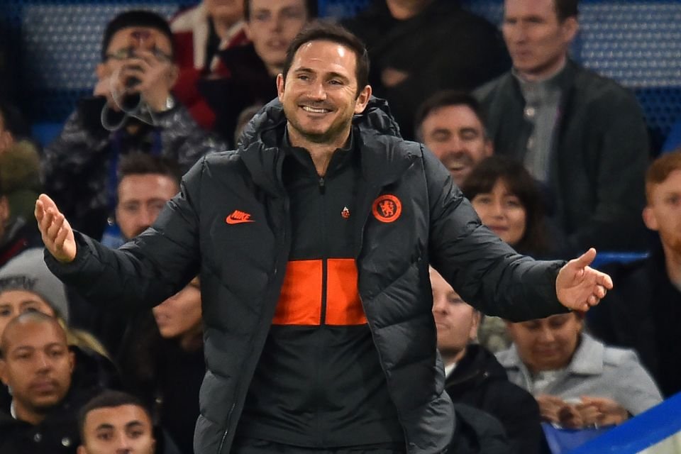3. Frank Lampard (Chelsea)Works in the centre of London in insurance. Earns a fuck ton even though no one really knows what he does. Still finds time to coach his sons u-11 team on a Saturday. Hero
