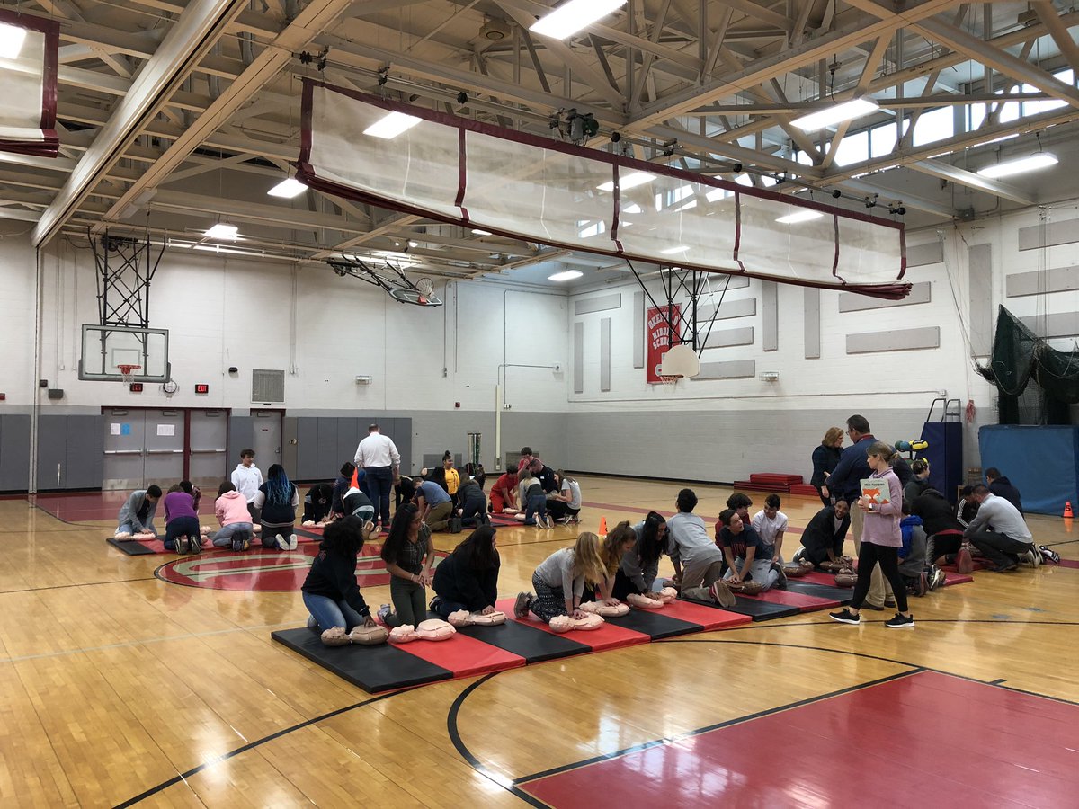 PSD_HealthWell's tweet photo. OMS 8th graders practicing Hands Only CPR with the EMS Council!! Great Job! https://t.co/rFbgW2aNjO