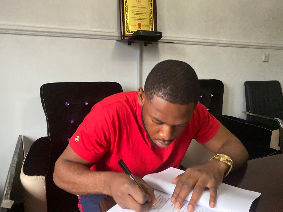 jenesiscolony1's tweet photo. Join us as we welcome @callme_frodd2 to Jenesis Colony .
Fresh & Odd as he is fondly called by friends & well wishers is the 2nd runner up of BBN4.
A man of many talents & an example to many youths.
He came with enough fresh red pepper
#jenesiscolony
#BBNaija
#guesswhoisnext https://t.co/fD58BtY3ry
