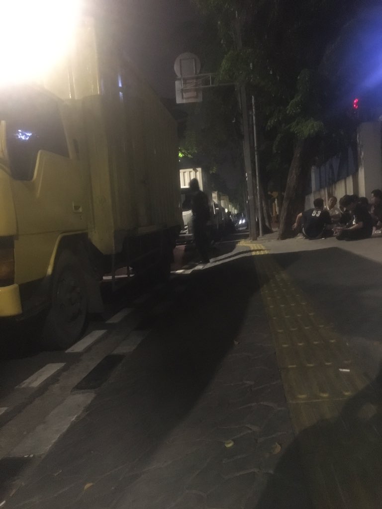 Mantep nih truk paketan udah pada ngantri