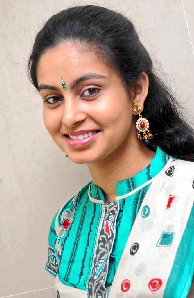 kayaldevaraj's tweet photo. Tomorrow

Excellent Actress Abhinaya Birthday

Advance Wishes Sister
#HBDActressAbhinaya 

அபிநயா பேச வராதபோதும், காது கேட்கும் திறன் குறைபாடு இருந்தபோதும், திறமையான நடிப்பால் அனைவருடைய கவனத்தையும் ஈர்த்தவர். #நாடோடிகள் படத்தில் நடிக்கத் தொடங்கினார்.
@thondankani @SasikumarDir https://t.co/QdLZAJN2Bs
