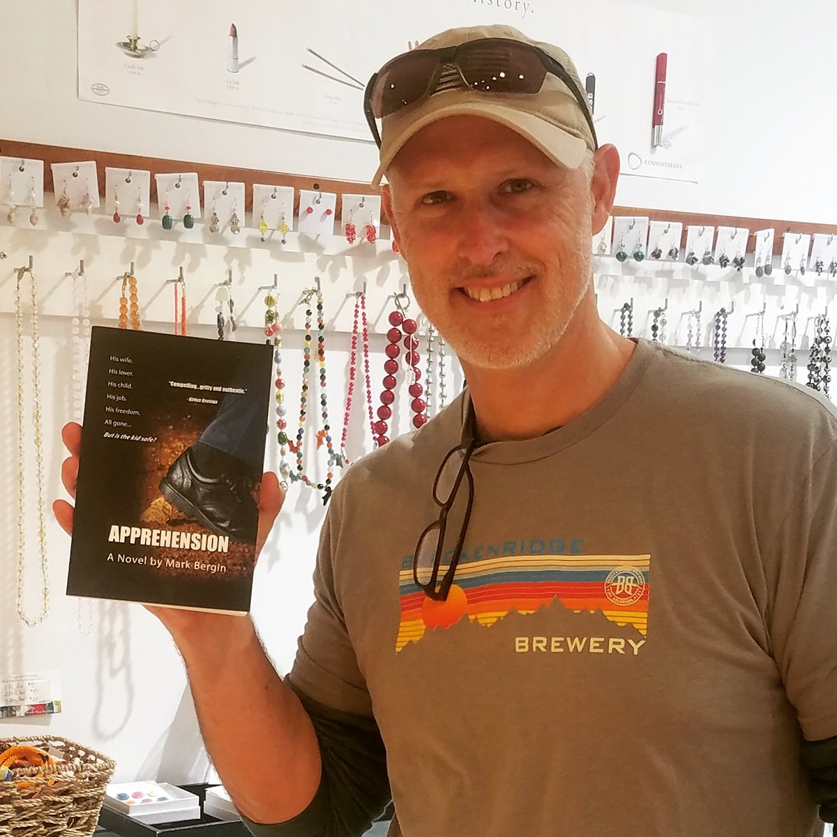 Mike Welch of Toney, Alabama is at the Pentagon for a few months.  He bought 'Apprehension'.  A compelling crime novel written by Mark Bergin, retired Alexandria police officer and dear client! Grateful for all our patrons. 
#alexandriapolice 
#apprenhension
#cityofalexandria