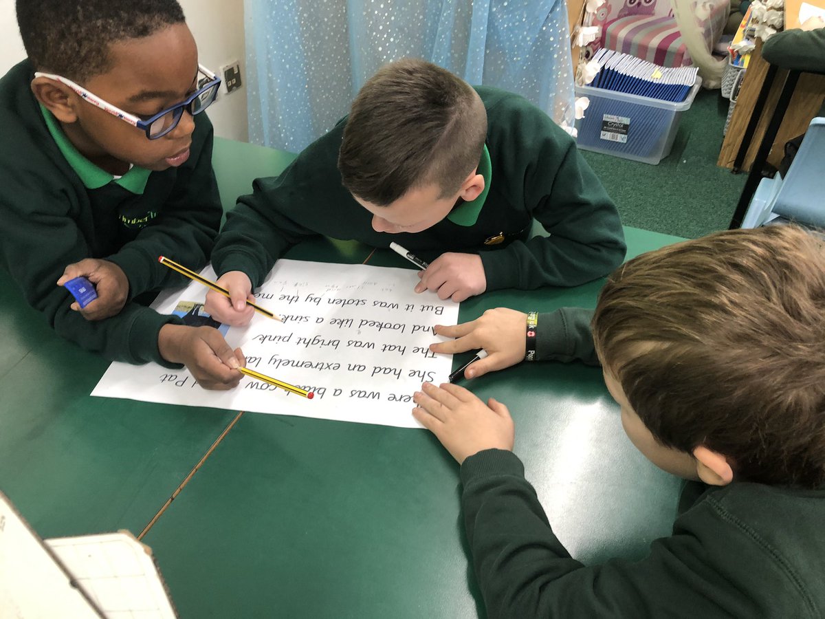 TimbertreeYr4's tweet photo. We looked at Limericks and found out itβs a type of poem with 5 lines. 3 lines rhyme and the other 2 rhyme. #brilliant #funtoexplore #amazing. Tweeted by Alfie F and Amelia https://t.co/Oi74nJxrta