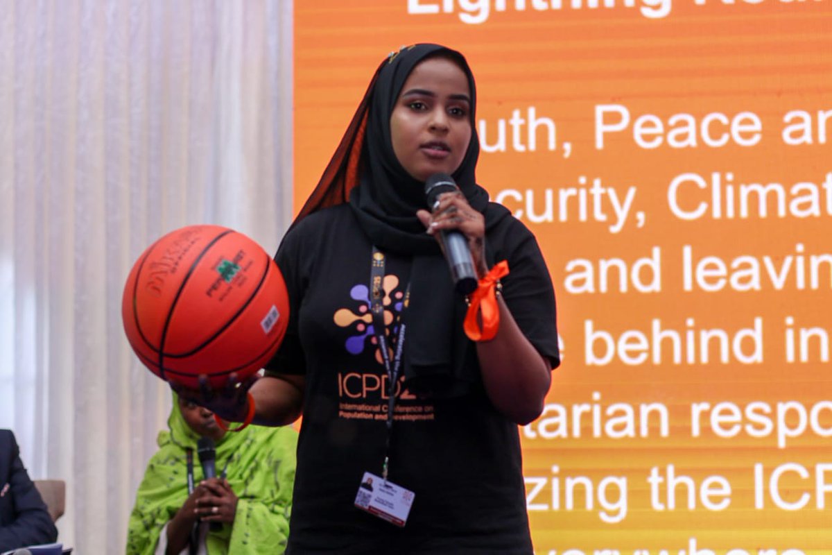 UNFPA_SOMALIA's tweet photo. HAPPENING NOW #NairobiSummit #ICPD25 -
Basketball star from #Puntland Nada Mukhtar says girls are breaking societal barriers &amp; empowering each other through sports 
#EndFGM 
#EndChildMarriage https://t.co/At7RT5KF3v