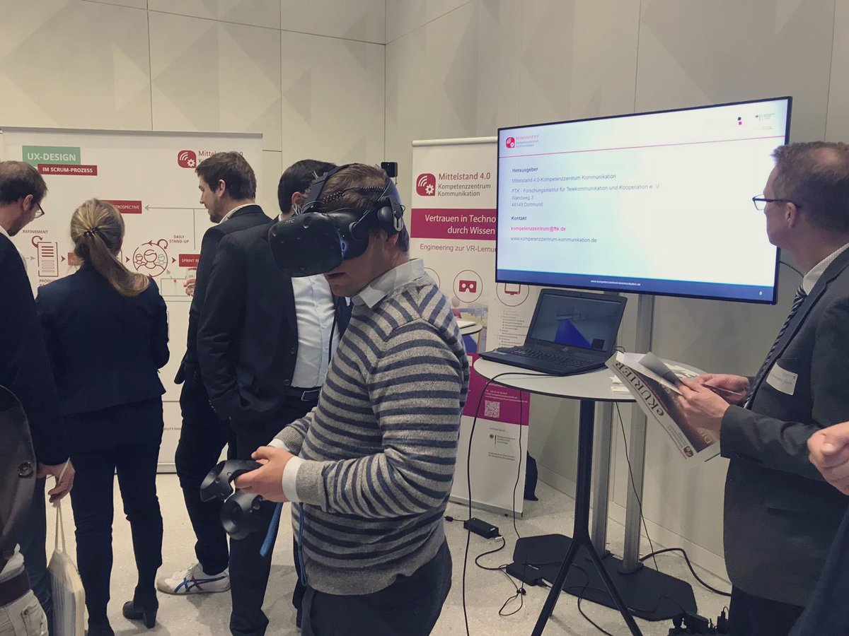 Viele tolle Gespräche bei uns am Stand zu VR-Lernumgebungen und Unterstützung durch digitale Technologien in der Aus- und Weiterbildung. #mdkongress2019 #MittelstandDigital #Digitalisierung #VR #KMU #komm_digital @BMWi_Bund @MittelstandDigi