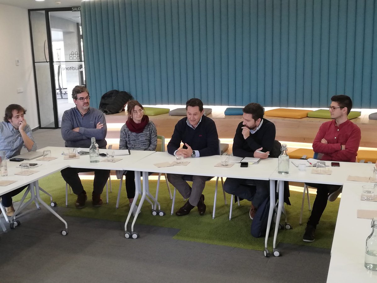 TheCircularLab's tweet image. Momentos de la presentación de resultados por el equipo de #CircularTalentLab ➡ Hemos analizado la encuesta de análisis del ciudadano reciclador, con 1.130 encuestados para crear diferentes perfiles y arquetipos, y con la presencia de equipos de #Ecoembes y #TheCircularLab ♻