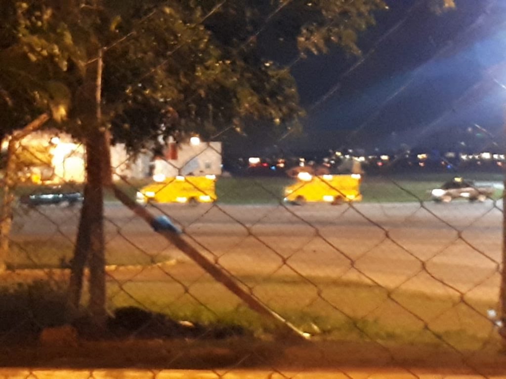 EntreAspasnews's tweet image. O jatinho que está levando Evo Morales para o México fez uma parada no Paraguai alegando motivos técnicos. Porém dois carros-fortes da Prosegur foram de até o terminal aéreo.
Motivo ainda é desconhecido.
