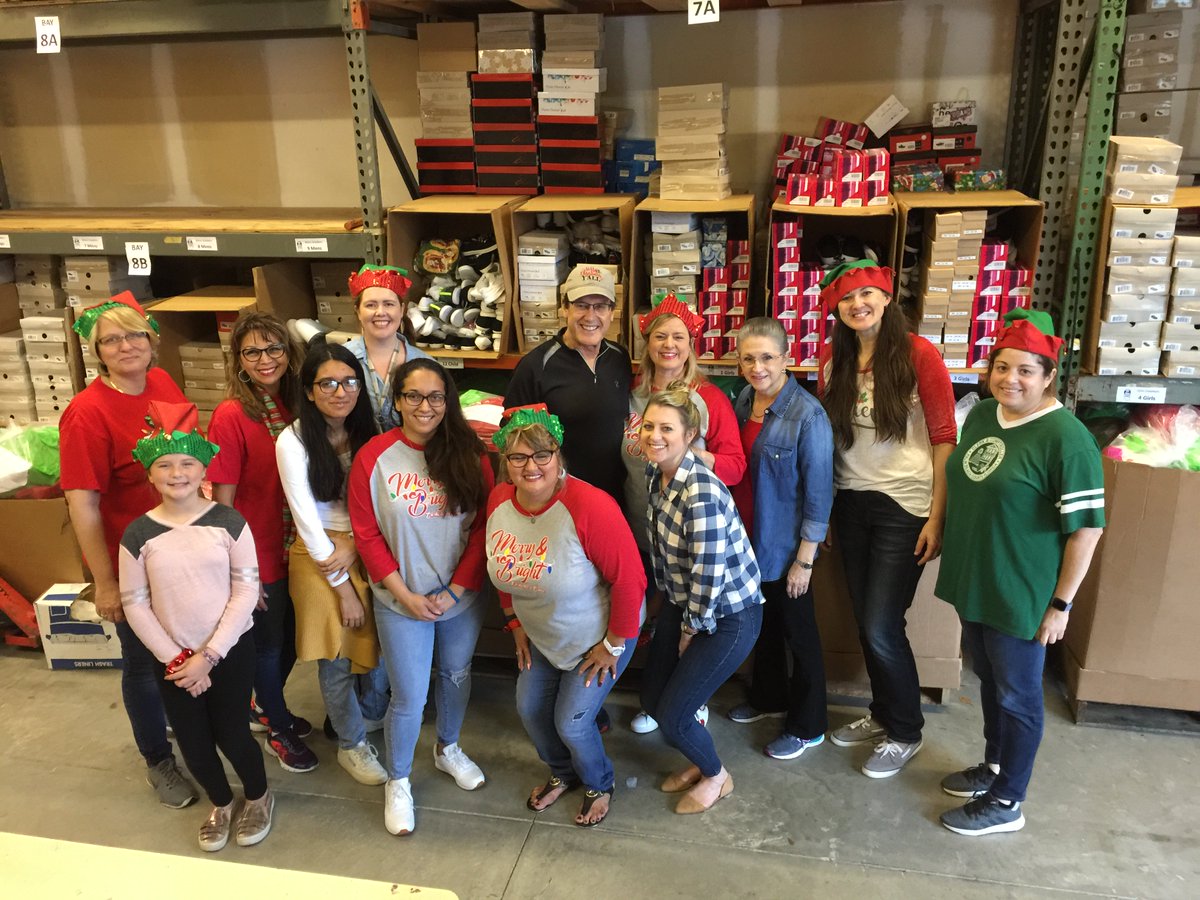 ClerkPBC's tweet photo. A team of @ClerkPBC employees spent Saturday morning sorting and wrapping holiday gifts for children in need at the @BackToBasicsIn1 warehouse in Wellington. The non-profit’s angel program provides more than 7,500 holiday gifts to local children every year.

#ClerksForACause https://t.co/WhZHU6w57j
