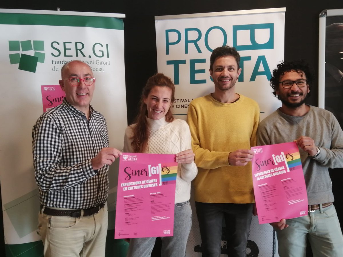 FProtesta's tweet photo. Hem presentat el #Sinergies2019 al cinema Truffaut de Girona organitzat per @FundacioSERGI.
🎥 2 sessions cinematogràfiques entorn a les expressions de #gènere en cultures diverses on col·laborem per primera vegada. #ProtestaEnRuta
📍Més info: https://t.co/8CiG7XMSSA… https://t.co/T3Z2ZimW3k