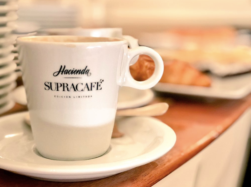 Cafeteando que es gerundio.

<a href="/supracafeesp/">SUPRACAFÉ</a> #cafe #CoffeeLover #felizmiercoles