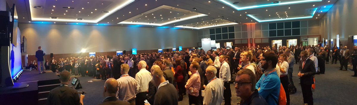 matt_L's tweet image. Crowd amazed by space stories #bmcexchange