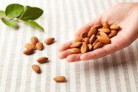 almonds's tweet photo. Beauty from the inside out. Learn more about the #AlmondWrinkleStudy here https://t.co/MMlACmmJUy https://t.co/svvvm50M5c