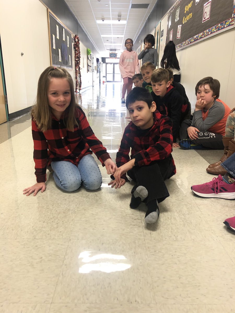 vaughn_01's tweet photo. Matching flannel for the WIN!  #Gr8Gators https://t.co/jPhJKD8cRd