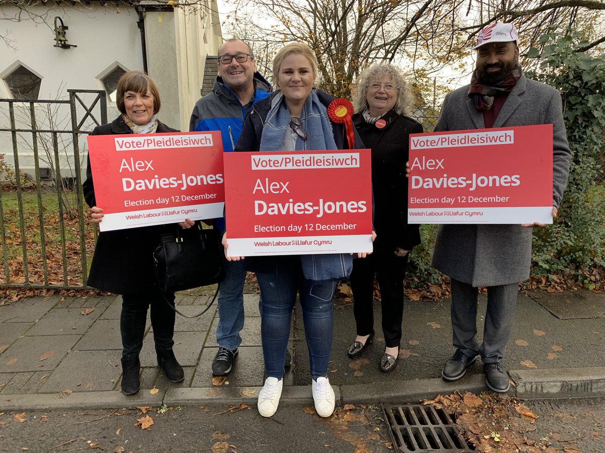 AlexDaviesJones's tweet photo. It’s a cold, grey, damp afternoon on the doorsteps of Beddau but Team Ponty are still smiling! #Alex4Ponty #SoggyLeaflets #FrozenEars https://t.co/YaA1ckyWb2