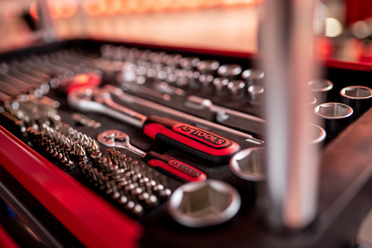 Warum sind die Preisunterschiede von Werkzeugen eigentlich so groß? Neben der Qualität spielen die Leistungen, die im Kauf inbegriffen sind eine große Rolle. Lassen Sie sich von uns ausführlich beraten, welches Produkt, das richtige für Sie ist. #kstools #werkzeuge