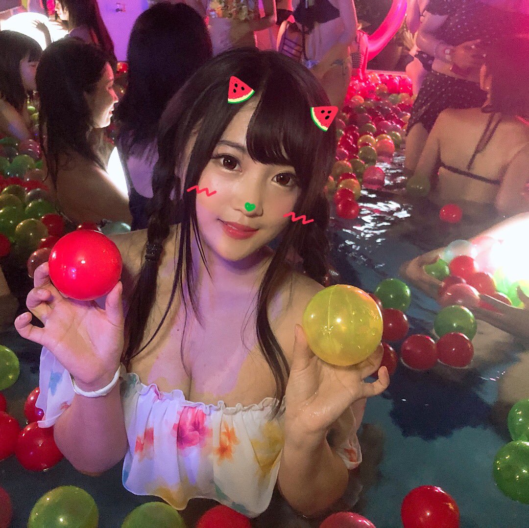 aweaeawe1's tweet photo. むちむちで可愛い巨乳
こんなナリしてパチンコに溺れるダメ人間 https://t.co/kwc1rNx2BT