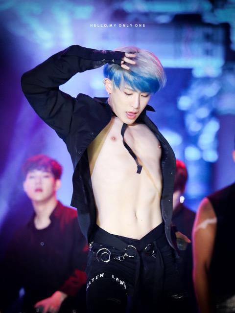 Who could ever forget this legendary moment in one of Monsta X's few live performances of Stuck?!  #VoiceForWonho #변화의_시작이_되자 @OfficialMonstaX  @STARSHIPent