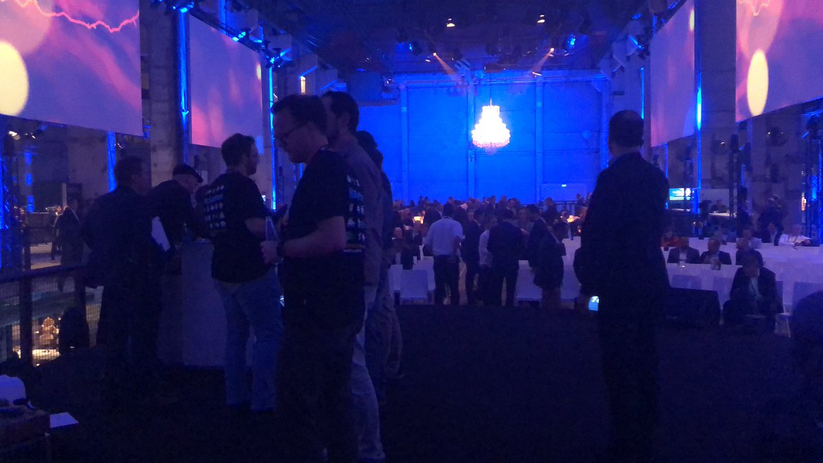 NormanMerten's tweet photo. Wir sind unter den TOP 3 des #Hackathon! Siegerehrung kührt den Gewinner. Spannung steigt 😱 #sapconnect2019 #Hackathon #QSCsap https://t.co/n2KGarEjzL