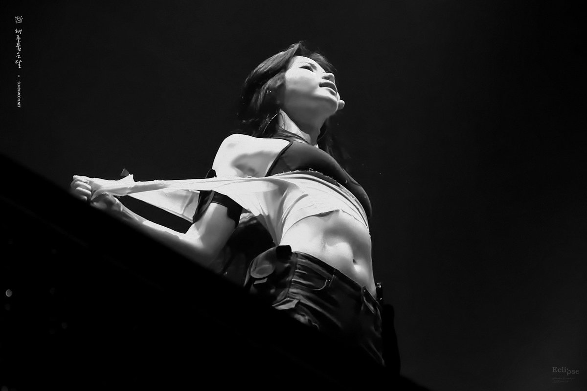 pianisssimoo's tweet photo. Omfg. A tribute to the ICONIC event of Solar ripping her shirt in their concert. I don't recall knetz making a big deal of it but it could never be me 😏
#마마무가_하면_HIP @RBW_MAMAMOO
#mamavote #mamamoo #마마무
#Bless_Life_And_Carry_Knowledge
#reality_in_BLACK #MMM_Multiverse https://t.co/FbE9us6pjk