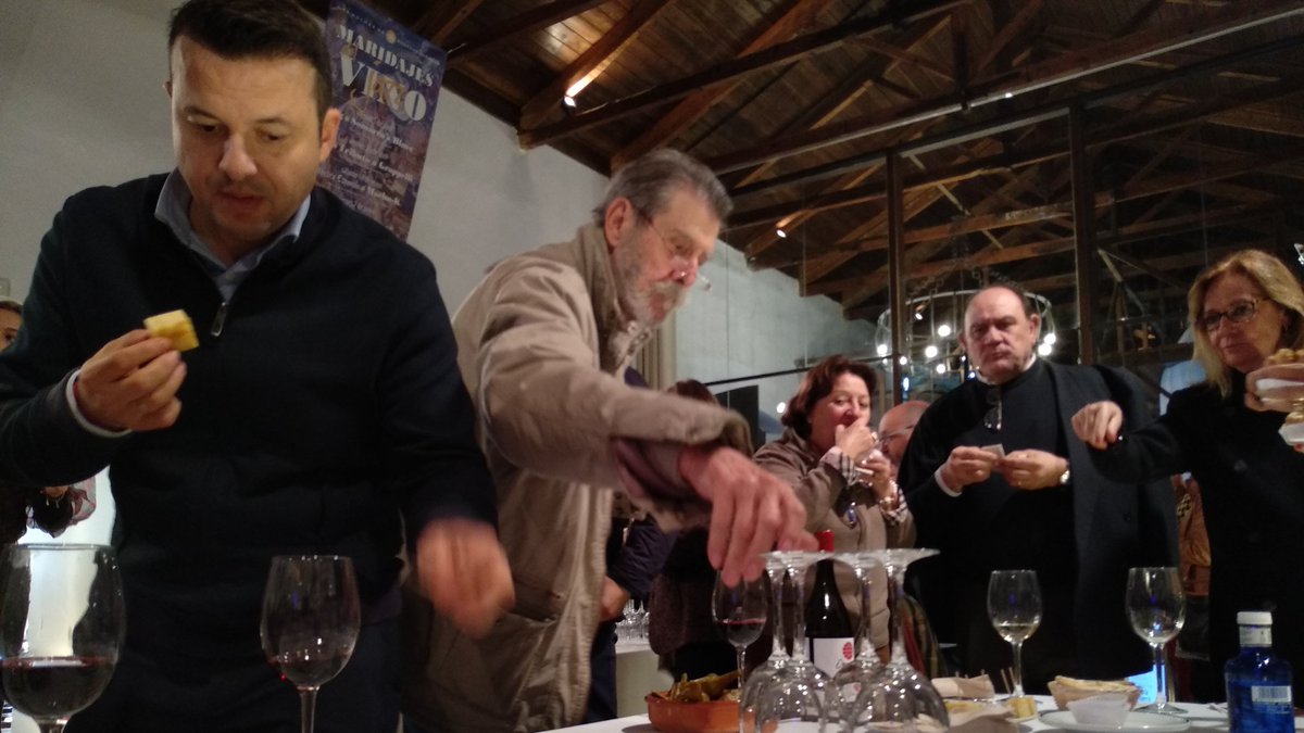 ParqueCalatrava's tweet photo. Acabamos por todo lo alto con una degustación de productos locales 
🍇🍷🍽️🍆 
#berenjenasdealmagro #quesodolamancha #vinos #AOVE #campodecalatrava 
#pandecruz https://t.co/AllUlKNtKc