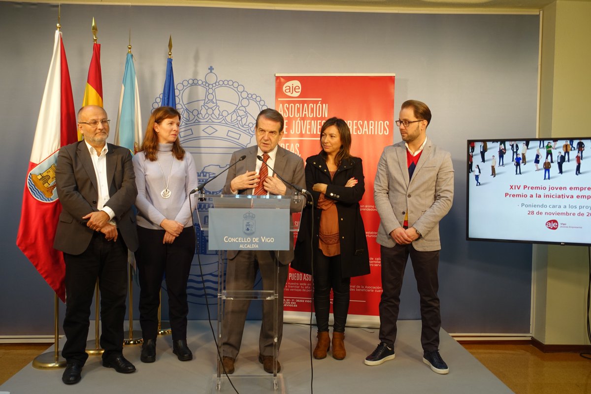 Que tiemblen los jóvenes empresarios de Madrid, Nueva York y Berlín; este año los premios de Aje Vigo serán los mejores del mundo 😂. Es estar con nuestro alcalde y contagiarnos del espíritu. 
Empresas, autónomos, socias y no socias; inscribiros aquí --&gt; ajevigo.es/premio