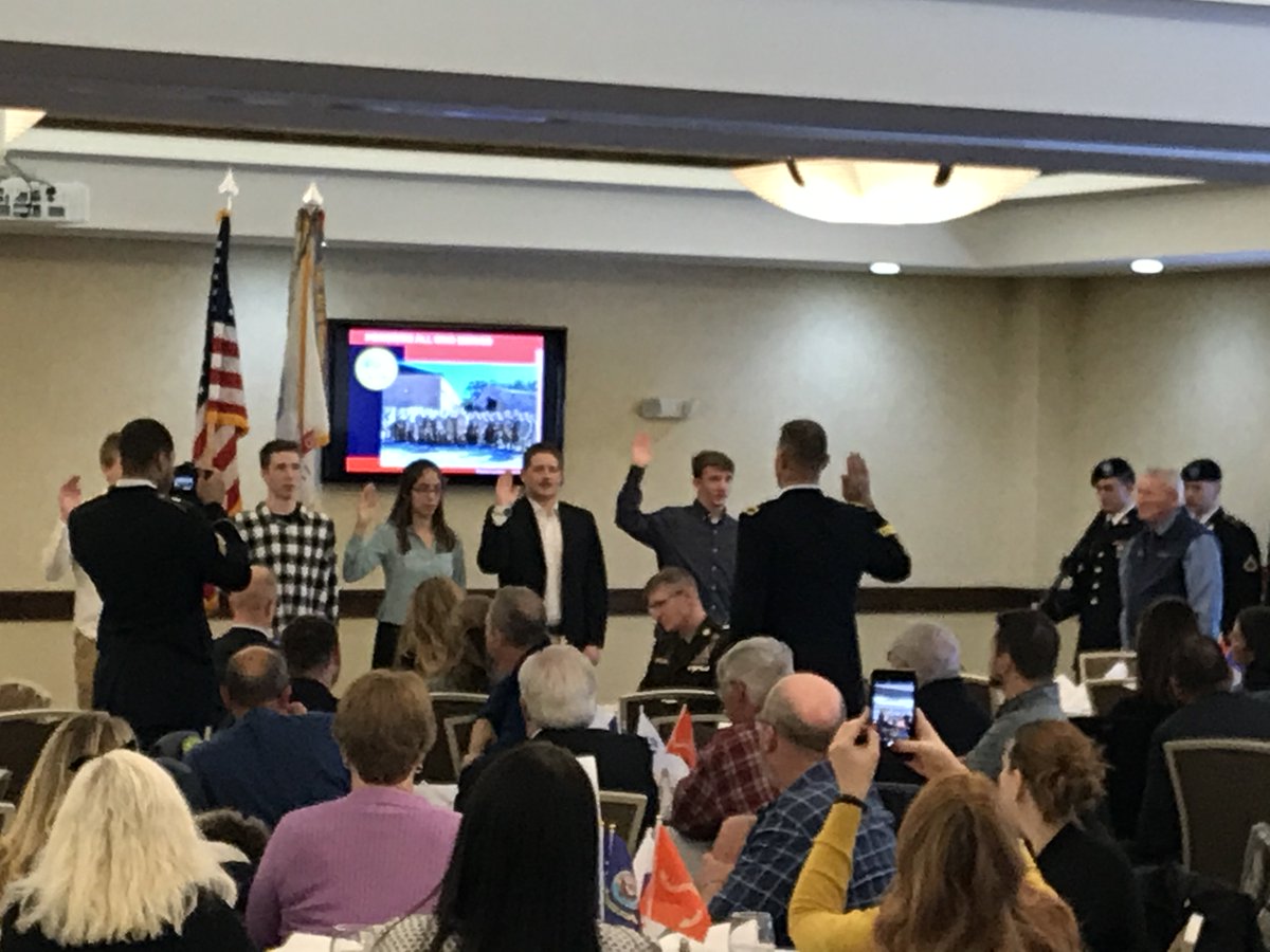JeffersonEcDev's tweet image. Very moving Veterans Day Celebration this morning at the Watertown/Fort Drum  @hiltongardeninn. Winners of the Indian River school essay contest read their outstanding submissions. CG Mennes spoke and held a swearing in ceremony of new soldiers. Incredible experience.