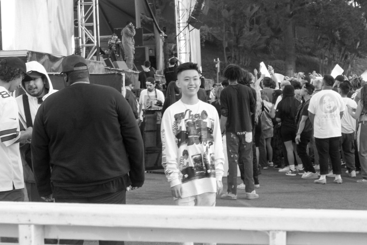 CBible95's tweet image. I took this pic of you right before everyone started recognizing you and swarming you