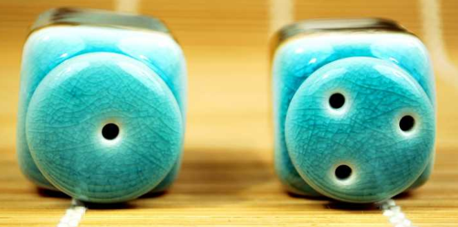 Night2Stay's tweet photo. .@night2stay #Salt&amp;Pepper #Question
In which countries they have salt in 1 hole and pepper in the multi holes &amp; in which countries they add the salt in the multiple holes and pepper in the 1 hole?........... https://t.co/Wx1svnrIdj