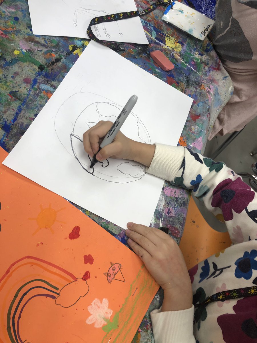 msbinghamcasey's tweet image. Passionate about planets today! These kiddos will surprise you! #scienceconnection #iaminnovative @MsAnderson_1st  @HortonsCreekES