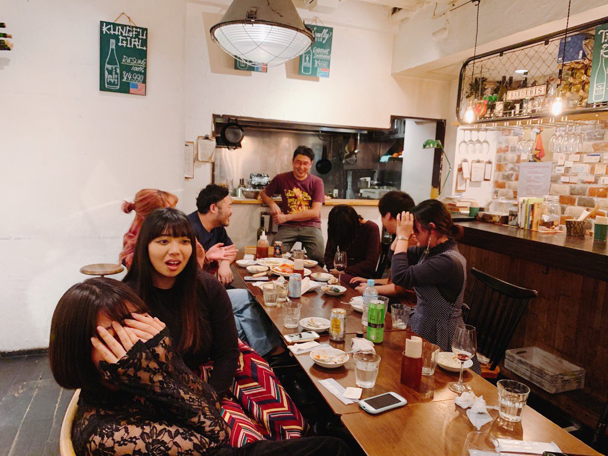 先日の営業終わりにて
いつも頑張ってくれている
アルバイトを招いて
生地から作るピザ会🍕✨
年末に向けてまた頑張っていきましょう！！💪💪 
instagram.com/p/B4xWTdPg_bC/…