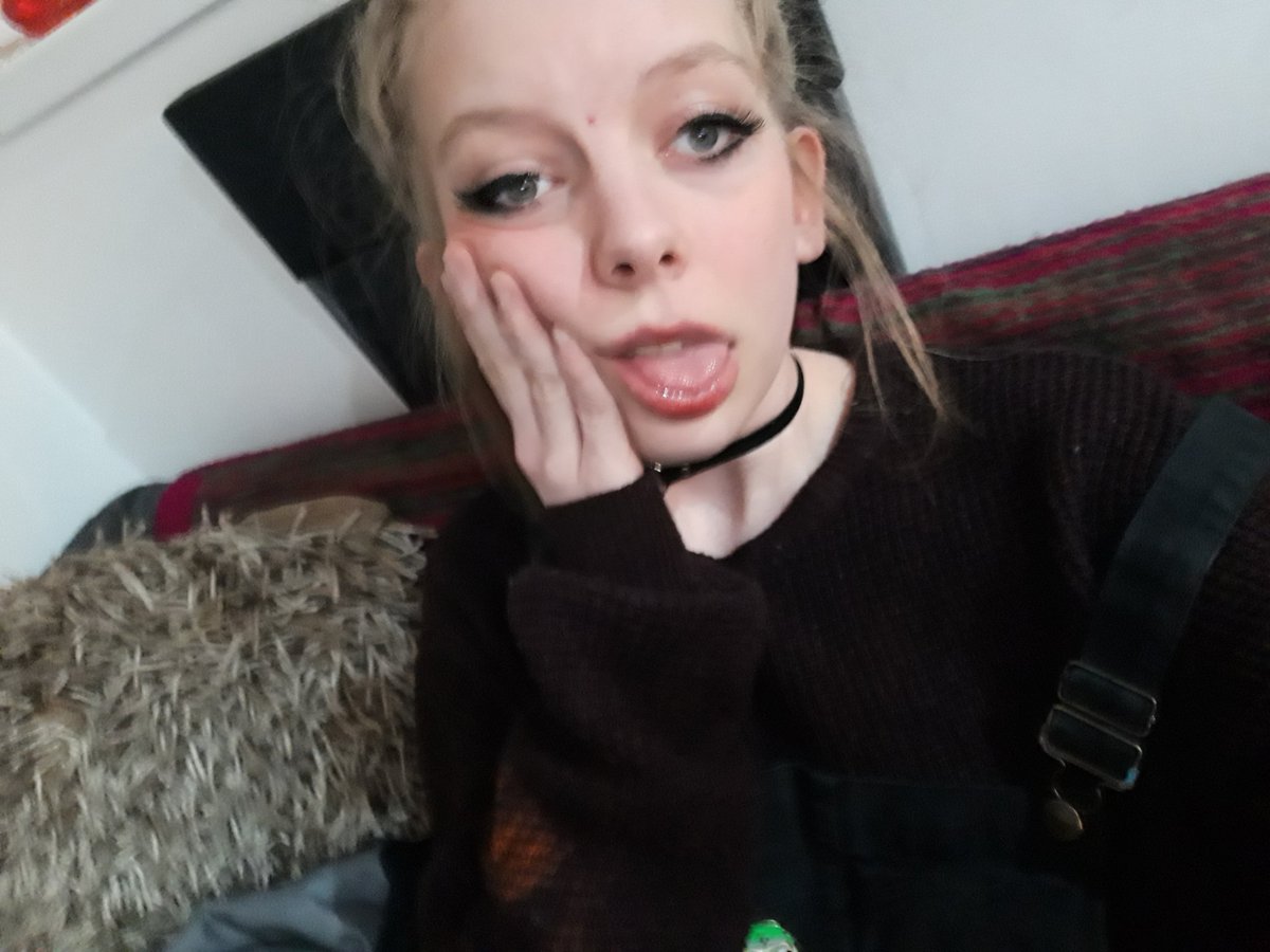 PrincessC_97's tweet photo. Been blocked, scammed and ignored all in one day. Who can cheer up a Princess? UwU https://t.co/VCx9JZ8UXg