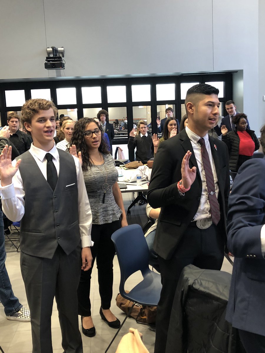 CCHS_DebateTeam's tweet photo. Students taking congressional oath!!!! Congress district is underway! #rehiobals #wetalkgood #whosemorals https://t.co/IolynzOJiC