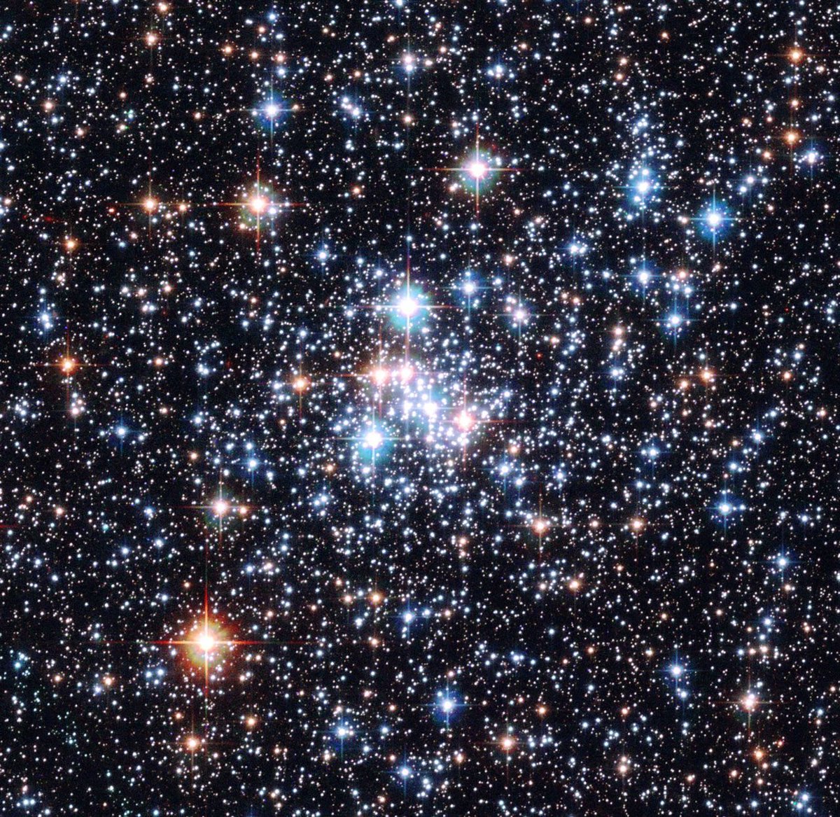 SkyImageLab's tweet image. NEW HUBBLE IMAGE: skyimagelab.com/stellar-jewel-…