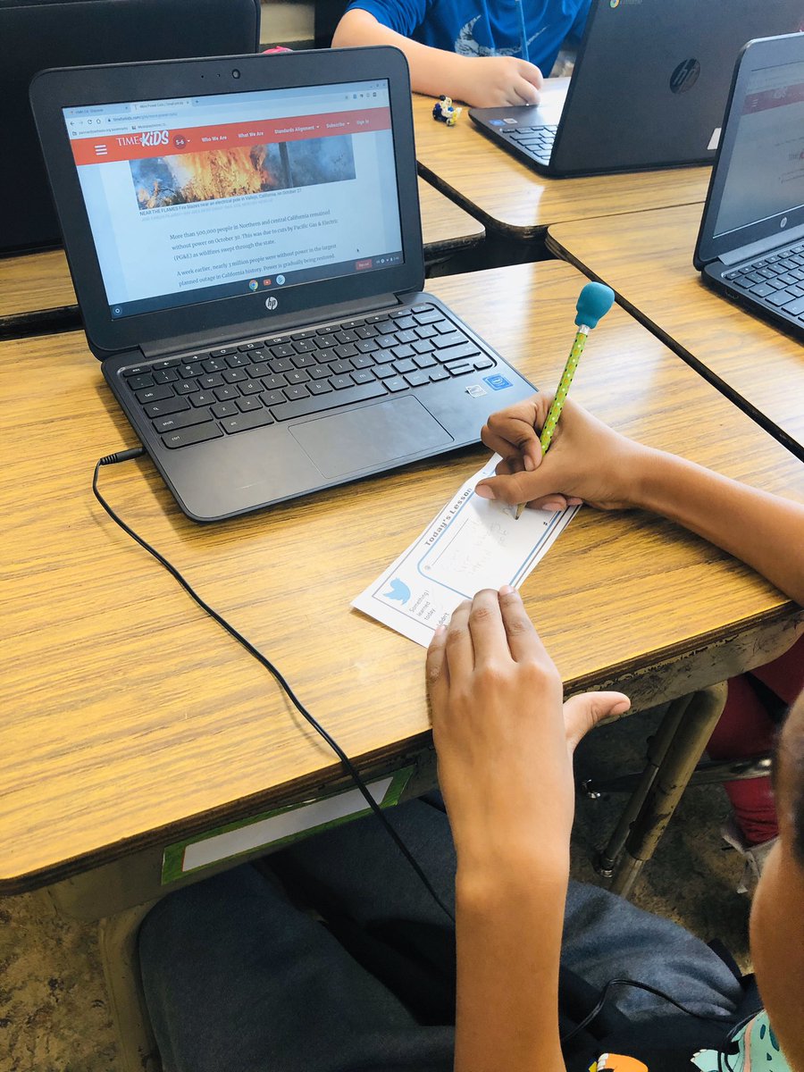 jessicagriffen's tweet photo. During independent reading time my students were busy “TWEETING” /responding to TIME FOR KIDS news articles, then discussing it with others who read the same article! This was a HIT!! 🙌🏻#WINWIN #readwritediscuss #papertweet #thirdgrade https://t.co/56fhD5OzoQ