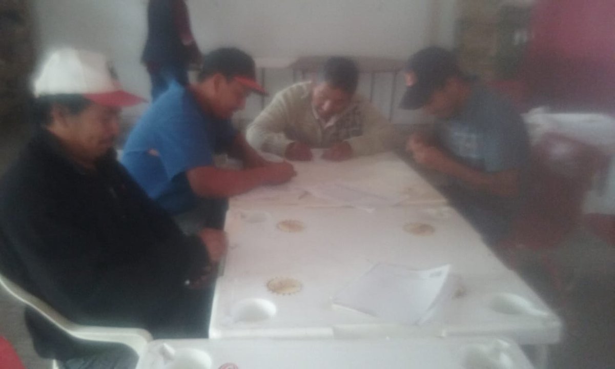 IEEASLP_cerrito's tweet photo. Aplicación de exámenes en Plaza Comunitaria de el Municipio de Villa Hidalgo.
Técnico Docente Roman Mendoza Medrano Micro06 Cz 2404 https://t.co/nQBYHJHP8F