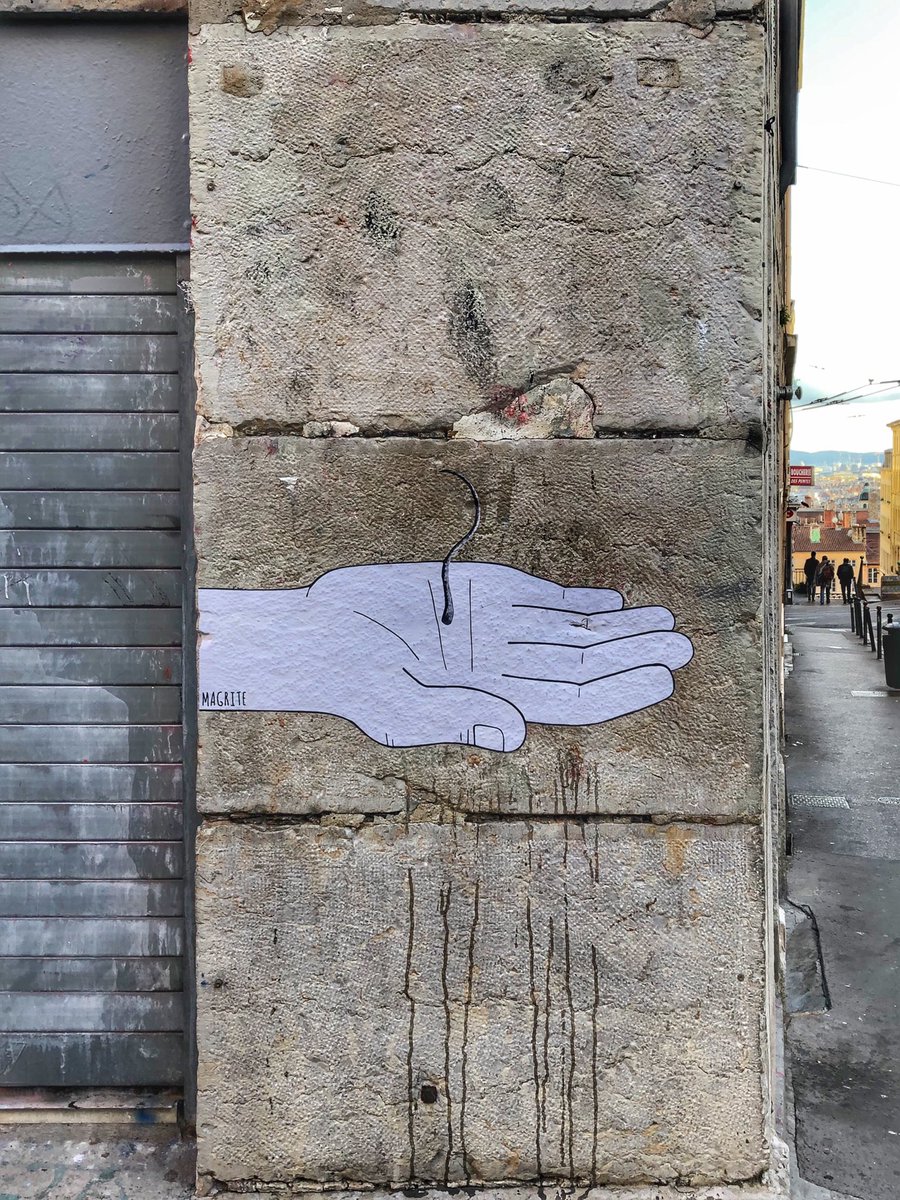 GuideduVoyage's tweet photo. [#streetartlyon / novembre 2019] « Avoir un poil dans la main » du streetartist MAGRITE 👉 @magggrite !
📍Oeuvre découverte dans le 1er arrondissement de #lyon !
#magritstreetart #magrite #streetart #lyon1 #muralcollage #collage #avoirunpoildanslamain https://t.co/wX8NPwoFIP