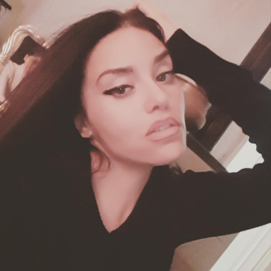 DolgovaT's tweet photo. First guy to comment will get a free nude #tradenude #sex https://t.co/ftmJDnqQgZ