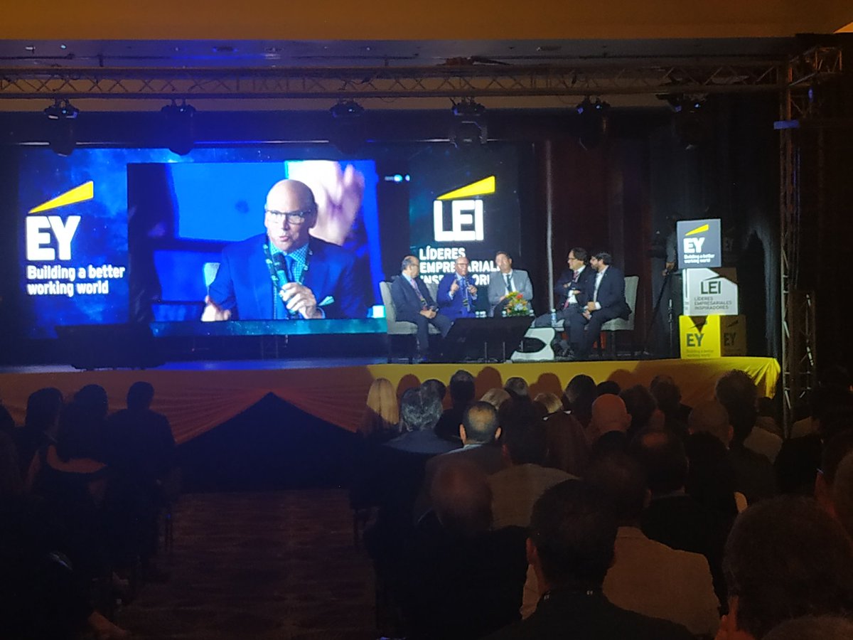 EY_Venezuela's tweet photo. Jorge Botti comparte con todos nuestros asistentes estrategias empresariales para seguir construyendo un mejor país. #2019LEI #EYVenezuela #LEI #LideresInspiradores https://t.co/iWTM70YhG5