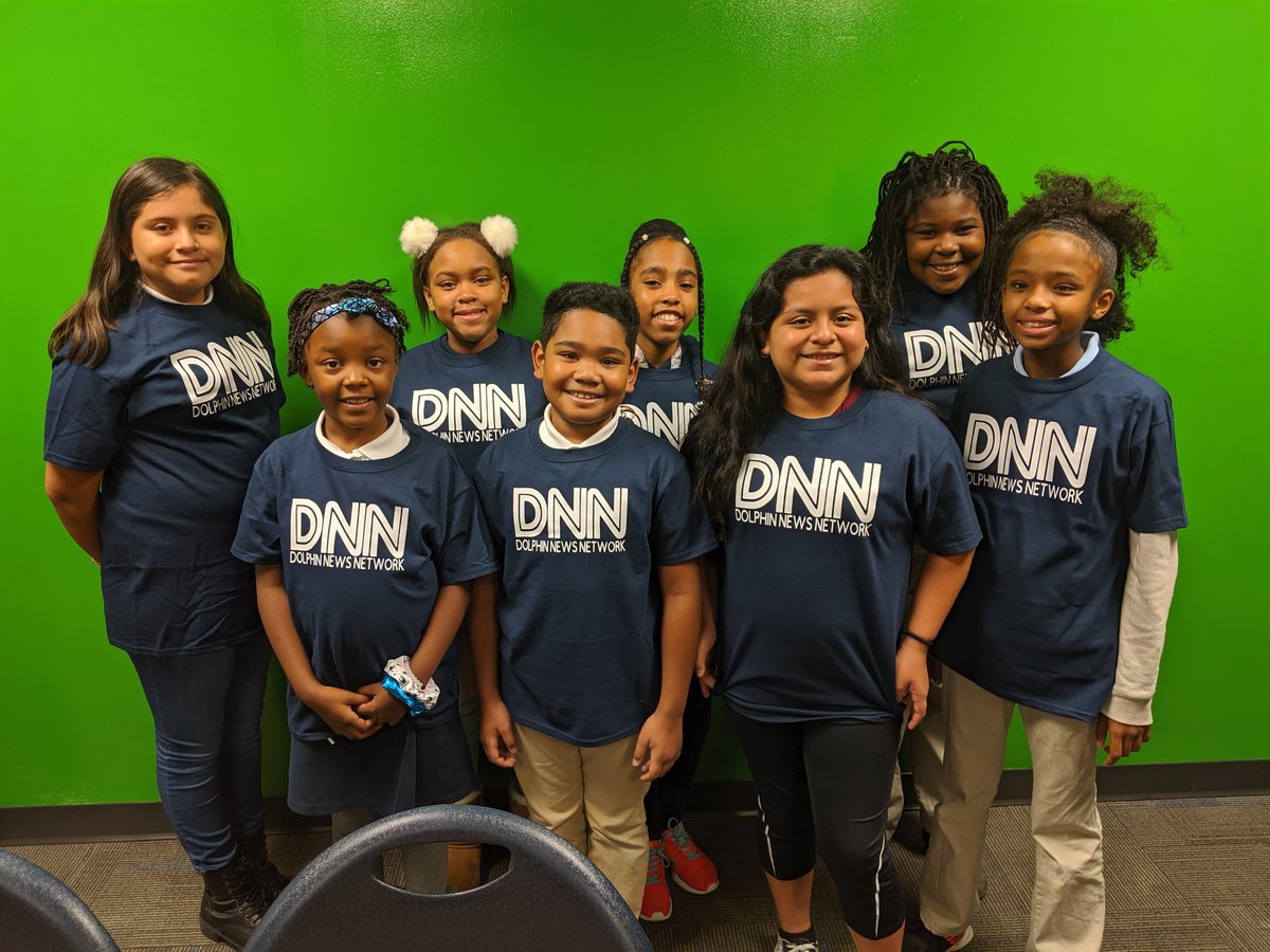 DLMediaCenter's tweet photo. DNN crew @DLMediaCenter @DunleithES just got their cool new threads, courtesy of @DES_Principal19 friend Melinda Anderson.  Thank you both so very much!!! #excited https://t.co/GwywYME4jz