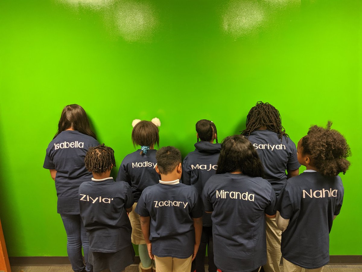 DLMediaCenter's tweet photo. DNN crew @DLMediaCenter @DunleithES just got their cool new threads, courtesy of @DES_Principal19 friend Melinda Anderson.  Thank you both so very much!!! #excited https://t.co/GwywYME4jz