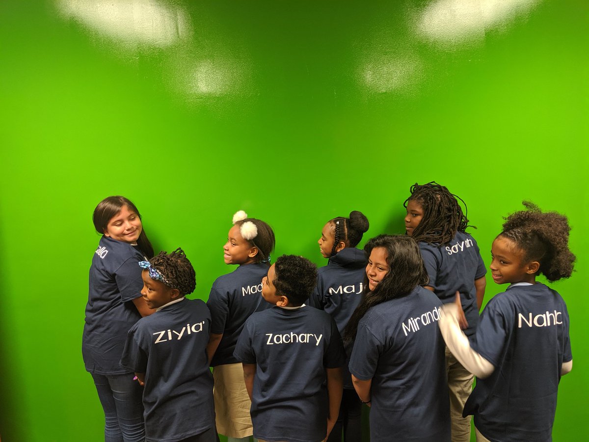 DLMediaCenter's tweet photo. DNN crew @DLMediaCenter @DunleithES just got their cool new threads, courtesy of @DES_Principal19 friend Melinda Anderson.  Thank you both so very much!!! #excited https://t.co/GwywYME4jz