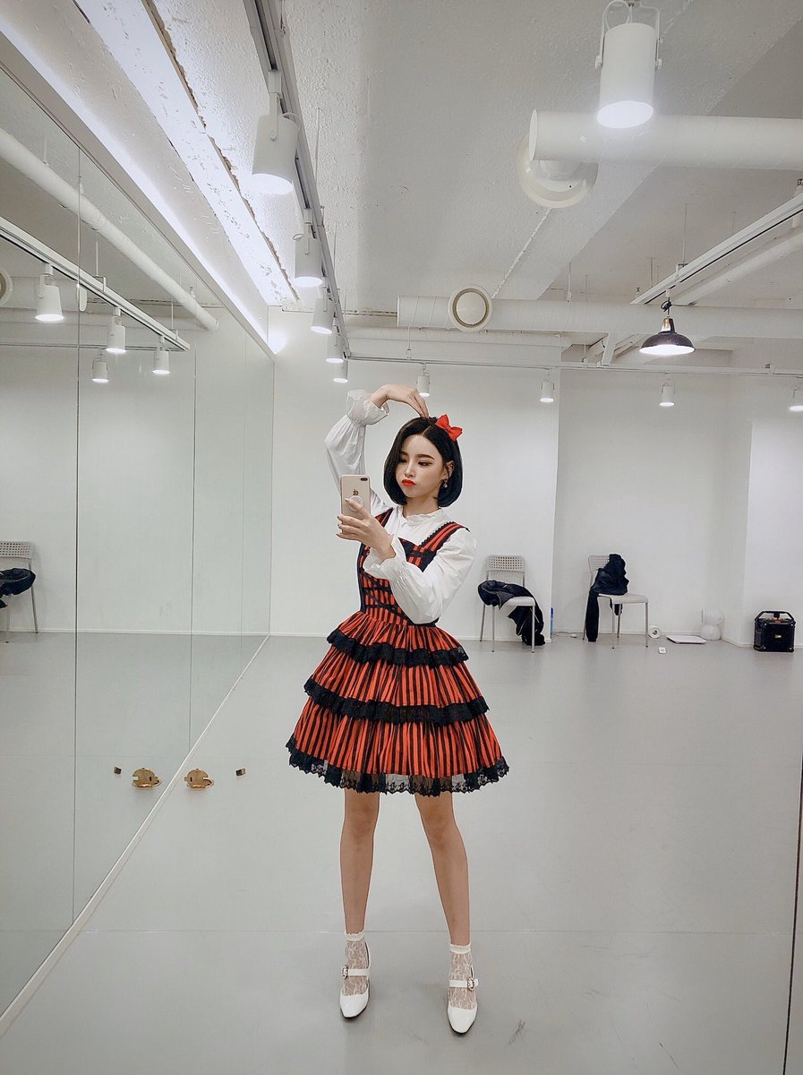 PinkFantasyFR's tweet photo. 📷 | TWITTER - [#SEEA]

Selfie au miroir📸
(Mode Blanche Neige Version complète🧚🏻‍♀️)

#핑크판타지
#PINKFANTASY
#ピンクファンタジー
#mydoll_ent
#마이돌엔터테인먼트
#seea 
#シア 
#핑크판타지샤이
#pinkfantasyshy
#소꿉장난 #playinghouse

kr - fr : lanny - @PinkFantasyFR https://t.co/hokugPxbHn