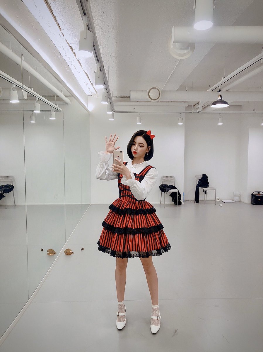 PinkFantasyFR's tweet photo. 📷 | TWITTER - [#SEEA]

Selfie au miroir📸
(Mode Blanche Neige Version complète🧚🏻‍♀️)

#핑크판타지
#PINKFANTASY
#ピンクファンタジー
#mydoll_ent
#마이돌엔터테인먼트
#seea 
#シア 
#핑크판타지샤이
#pinkfantasyshy
#소꿉장난 #playinghouse

kr - fr : lanny - @PinkFantasyFR https://t.co/hokugPxbHn