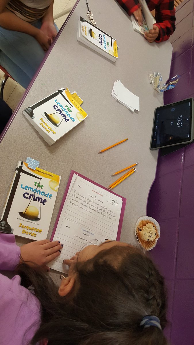 MsManzosWorld's tweet photo. 4M book clubs are underway!๐๐๐ #TheLemonadeCrime #ThirdGradeAngels #MissDaisyIsCrazy https://t.co/GR7uWdOwfy