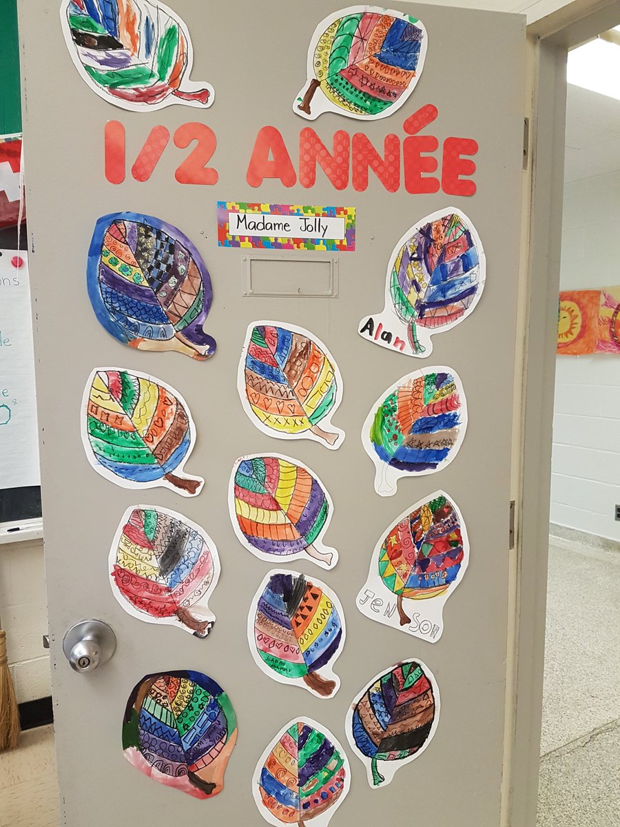Despite all the snowfall, it is *technically* still Fall🍃 Therefore it isn't too late to appreciate these crayons &amp; watercolours leaves Room 23 made <a href="/WGMillerSchool/">William G. Miller PS</a> #primary #frenchimmersion