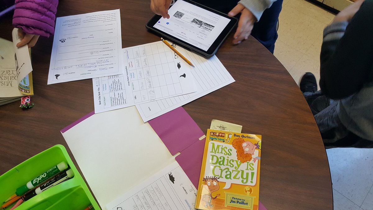 MsManzosWorld's tweet photo. 4M book clubs are underway!๐๐๐ #TheLemonadeCrime #ThirdGradeAngels #MissDaisyIsCrazy https://t.co/GR7uWdOwfy