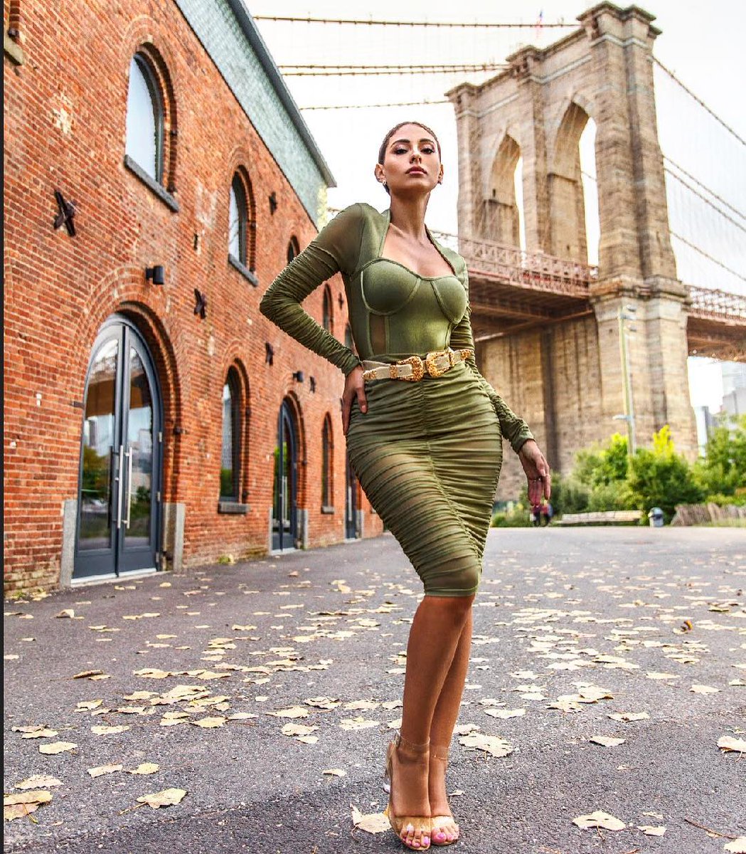 Samantha is sure to make you feel like a bag of money 💸 🤑 The sleek and elegant design is guaranteed to cling to your curves 💚😍 Grab yours now at dld.bz/hfcE9 

#pretty #shopping #beautiful #fashion #socialenvy #merrychristmas love #photooftheday
